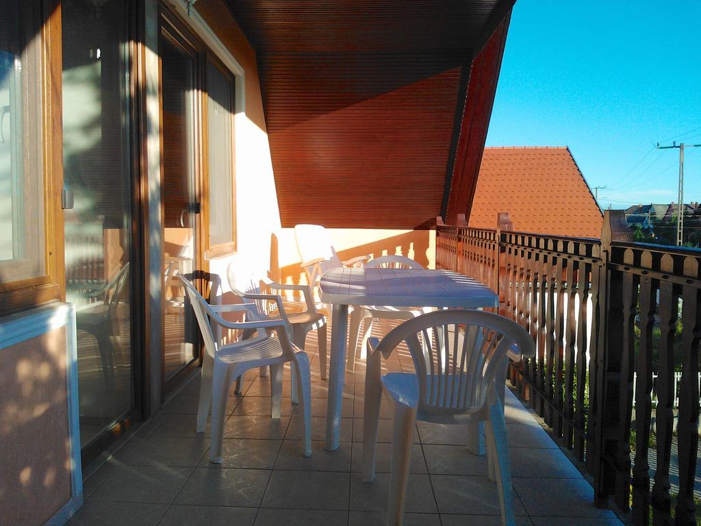 Valentin Vendeghaz Hotel Balatonlelle Room photo